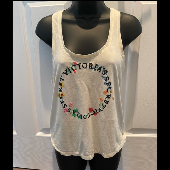 Victoria's Secret Tops - Victoria’s Secret- Tank Top/Crop Top - Size M